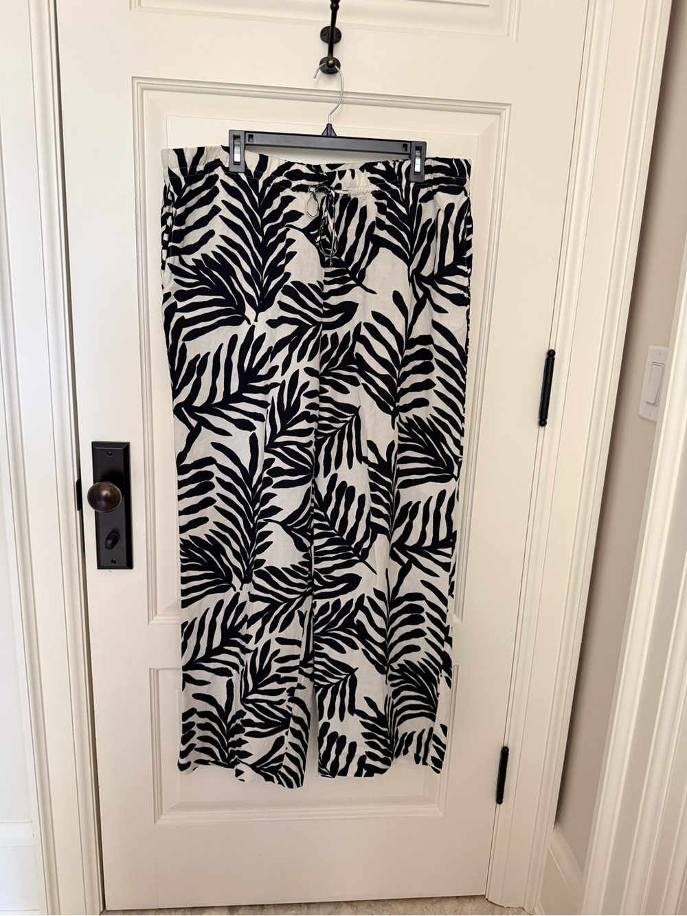 H & M Black & ivory Tropical Leaf Pants US XL - Picture 3 of 8